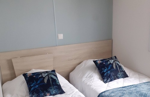 Saint-Pair-sur-Mer House | Mobilhome Privé 6 Personnes Situé à Saint Pair sur Mer à 1,5 km de la Plage