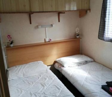 Saint-Paul-les-Dax Other | Family-Friendly Mobilhomme with Pool Access and Comfort