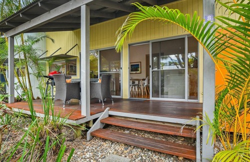 Boomerang Beach Apartment | Unforgettable Stay at Mobys Beach House #08 with Ocean Views