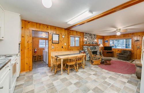 Joseph House | Pet-Friendly Retreat at Moccasin Lake - Rated 9.5/10
