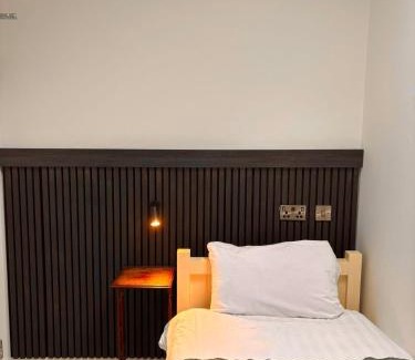 Roscoe Bed & Breakfast | Cozy Mocha Newcastle: Breakfast and Hot Tub Awaits You