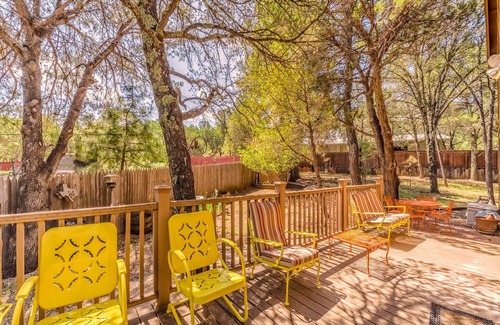 Ruidoso Downs Cabin | Pet-Friendly Mockingbird Cabin - Rated 10/10 by Guests