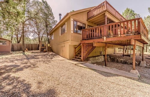 Ruidoso Downs Cabin | Pet-Friendly Mockingbird Cabin - Rated 10/10 by Guests