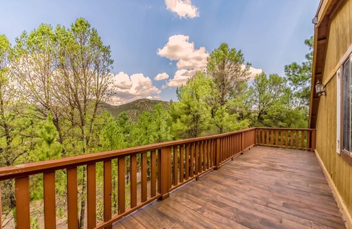Ruidoso Downs Cabin | Pet-Friendly Mockingbird Cabin - Rated 10/10 by Guests