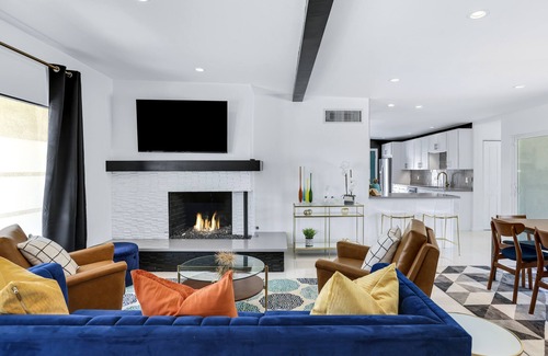Palm Springs House | Mid-Century Retreat with Mountain Views & Pool Oasis