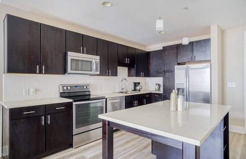 Mission Bay Apartment | Modern Mission Bay 1BR with Pool & Gym, Steps to Transit