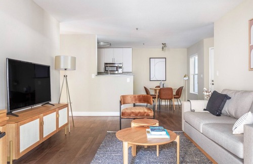 Old Mountain View Apartment | Modern 2BR Mountain View Retreat with Pool & Gym Access