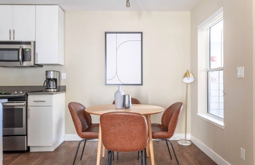 Old Mountain View Apartment | Modern 2BR Mountain View Retreat with Pool & Gym Access