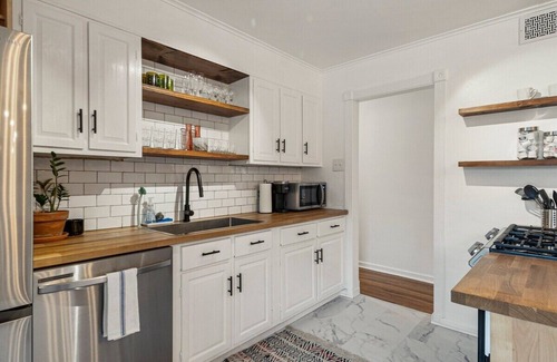 Tulsa House | Elegant Comfort Awaits at the EXPO Hotel