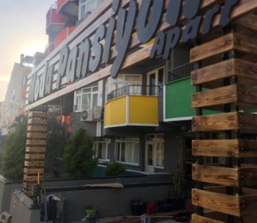 Sarkoy Apartment | Budget-Friendly Moda Pansiyon-Apart with Oceanfront Views