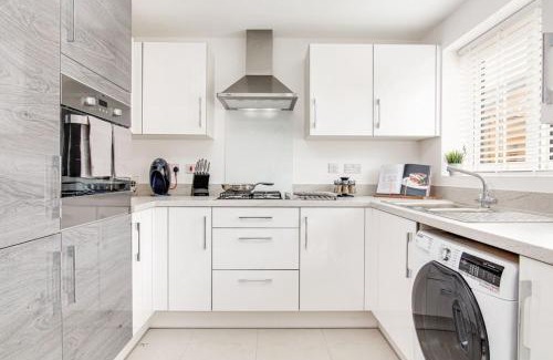 Castle Bromwich House | Eco-Friendly Retreat at Moda Stays - Mull Croft House