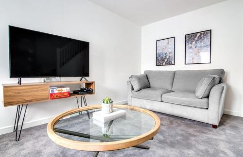 Castle Bromwich House | Eco-Friendly Retreat at Moda Stays - Mull Croft House
