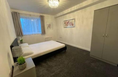 Wigan Apartment | Modern 2-Bed Hotel in Central Wigan - Pet & Child Friendly