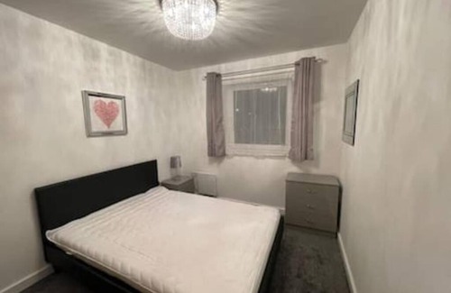 Wigan Apartment | Modern 2-Bed Hotel in Central Wigan - Pet & Child Friendly