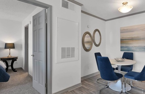 Webster Apartment | Model Unit|Luxury Near Nasa & I-45|Balcony|Communal Pool|Laundry Onsite|Fitness CenterlFree Wifi