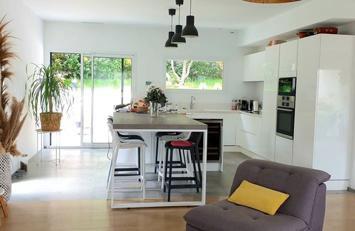 Saint-Genies-des-Mourgues Villa | Modern Villa with Oceanfront Views and Private Pool