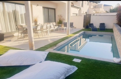 Saint-Genies-des-Mourgues Villa | Modern Villa with Oceanfront Views and Private Pool