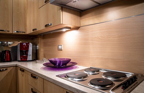 Bernareggio Apartment | Stylish Modernhome with Complimentary Breakfast Included