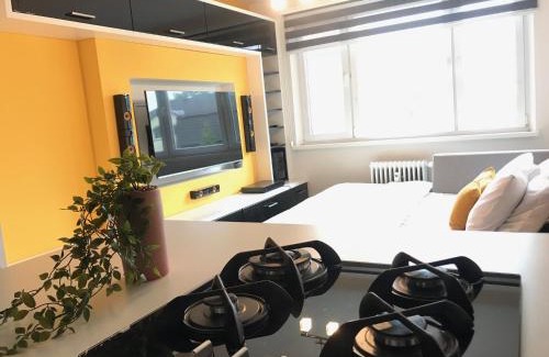 Martin Apartment | Stylish Apartment Near the Pedestrian Zone - Rated 9/10