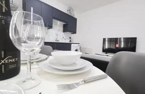 Desborough Apartment | Comfortable Station Road Stays: 1 & 2 Bed Apartments