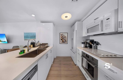 Coconut Grove Apartment | Guest Rated 10/10 Coconut Grove One-Bedroom Condo Retreat