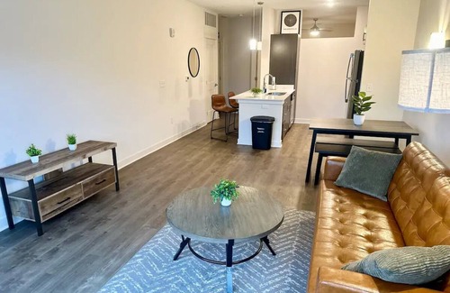 Broad Ripple Apartment | Contemporary 1 Bd on the Monon Trail with Free Parking