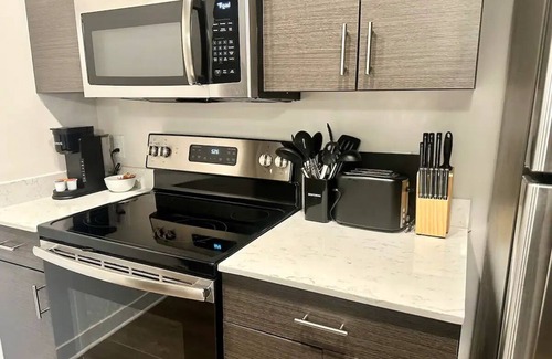 Broad Ripple Apartment | Contemporary 1 Bd on the Monon Trail with Free Parking