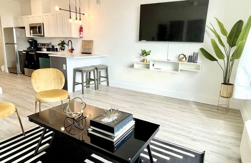 Central Business District Apartment | Modern 1 Bdrm Near NYC with Breakfast & Family-Friendly Perks