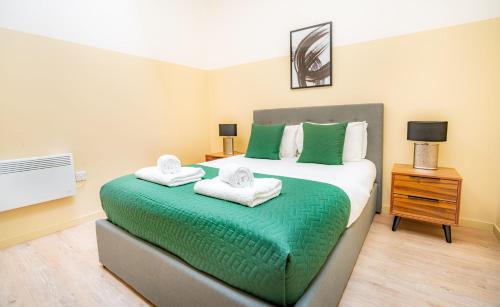 Newark Apartment | Contemporary 1 Bed Apartment in Central Newark for Families