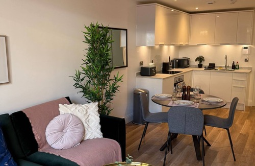 Gravesend Apartment | Modern 1 Bed Apartment with Garden in Gravesend