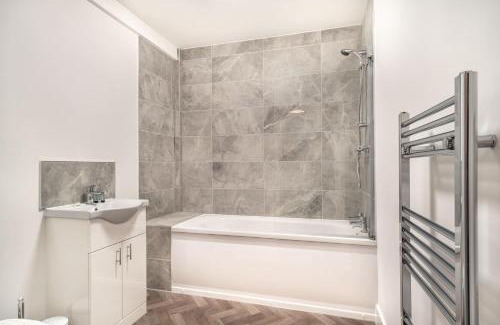 Wrexham Apartment | Stylish 1 Bed Apartment in Central Wrexham - Family-Friendly