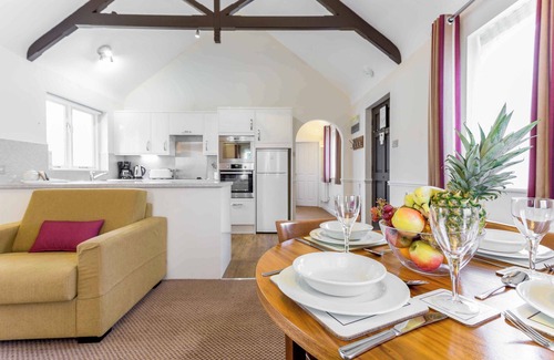 Milton Damerel Ski Chalet | Chic 1-Bed House with Pool & Spa | Countryside Retreat