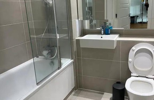 Newham Apartment | Modern 1 Bedroom Apartment in Docklands - Guest Rated 8/10