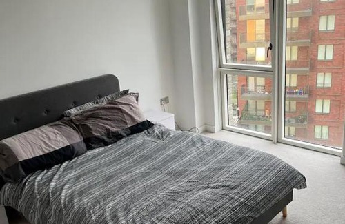 Newham Apartment | Modern 1 Bedroom Apartment in Docklands - Guest Rated 8/10