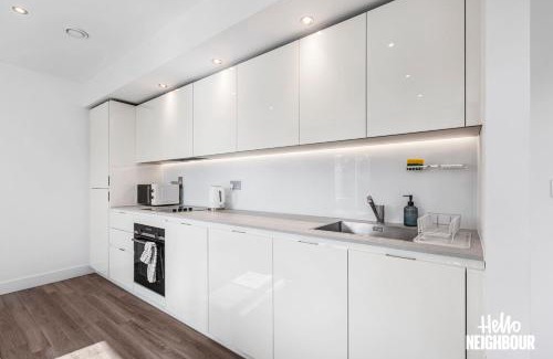 Whittington Apartment | Stylish 1 Bedroom Apartment with Parking in Colindale