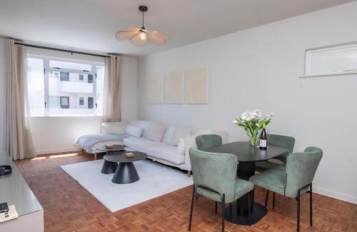Sea Point Apartment | Modern, 1 Bedroom Apartment, Beach Road, Seapoint