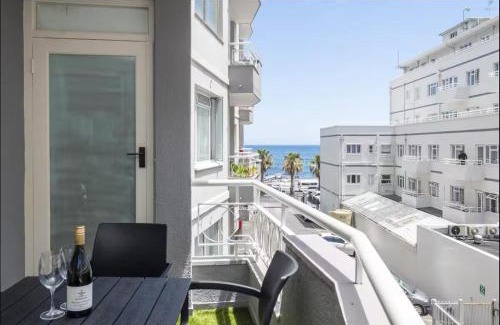 Sea Point Apartment | Modern, 1 Bedroom Apartment, Beach Road, Seapoint