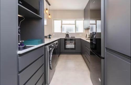 Sea Point Apartment | Modern, 1 Bedroom Apartment, Beach Road, Seapoint
