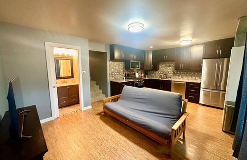 Campbell Park Apartment | Modern 1 bedroom close to UAA