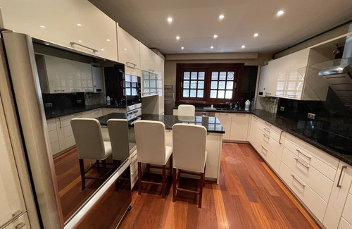 Bakırkoy House | Modern 1 Bedroom Garden Apartment with Pool & King Bed