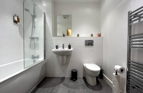 Doncaster Apartment | Modern 1 Bedroom Serviced Apartment - Near City Centre