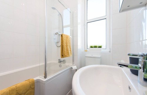 Gorgie Apartment | Contemporary Edinburgh Tenement Apartment with Kitchen Access