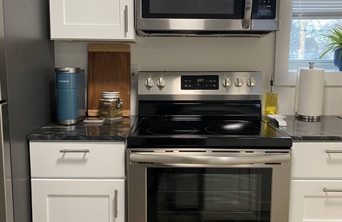 Whitesboro Apartment | Modern 1 BR Apartment in Whitesboro - Perfectly Placed!