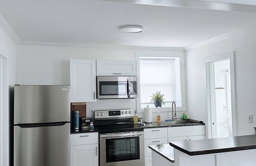 Whitesboro Apartment | Modern 1 BR Apartment in Whitesboro - Perfectly Placed!