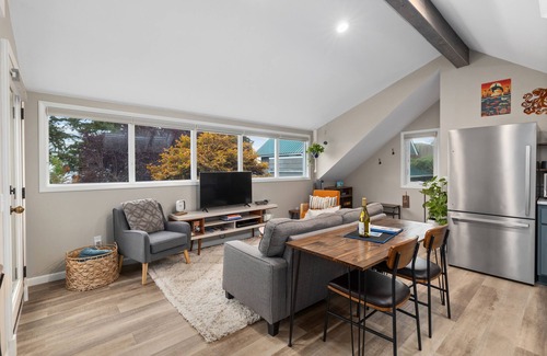 Mukilteo Apartment | Chic 1 BR Apartment in Old Town with Ocean Views