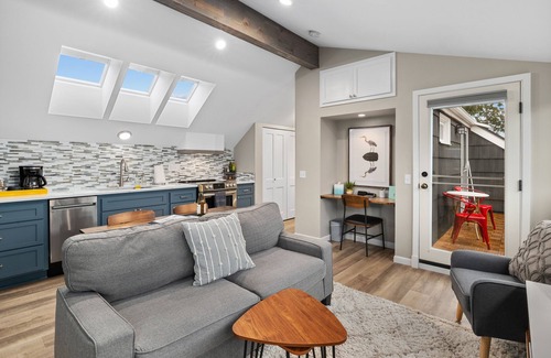 Mukilteo Apartment | Chic 1 BR Apartment in Old Town with Ocean Views