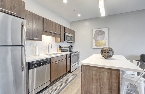 Downtown Des Moines Apartment | Elegant 1 BR Apartment with Spa Near Top Attractions