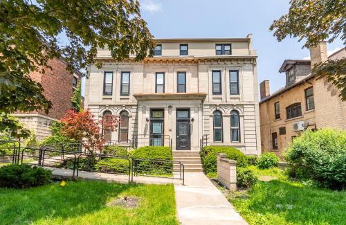 Hamilton Apartment | Modern 1 Double bed Apartment in James South Area
