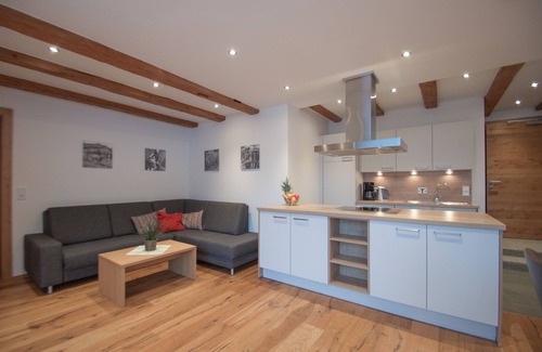 Bichlbach Apartment | Modern 100m² Apartment at Gästehaus Sonne - Near Ski & Lake