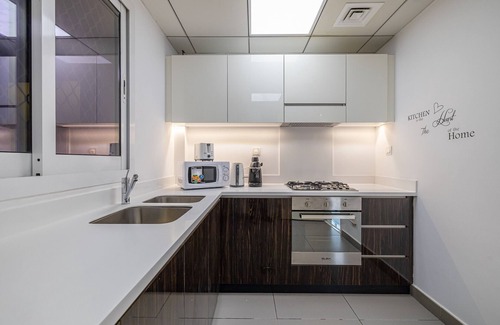 Al Sufouh 1 Apartment | Modern 1BDR Apartment with City Views in Media City